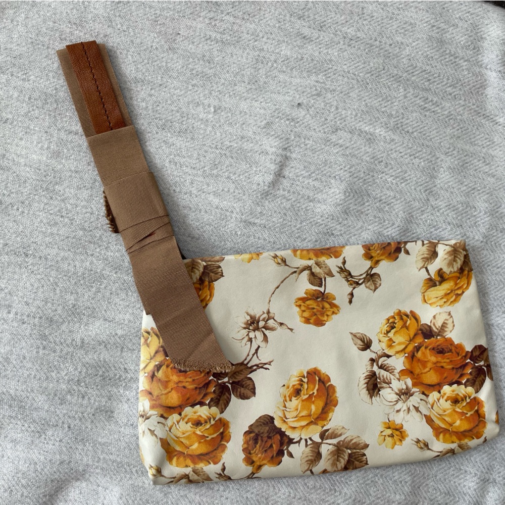 Maliparmi flowery clutch